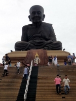 Wat Huay Mongkol - Attractions