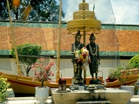 วัดพระบรมธาตุ - Attractions