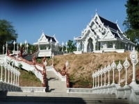 Wat Kaew - Attractions