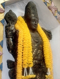 Wat Narai Nikaram - Attractions