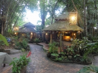 ห้องอาหารเรือนไม้ไทย - Restaurants