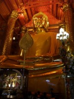 Wat Panan Choeng - Attractions