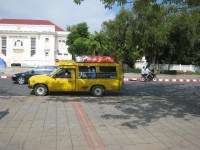 Songthaeos Station Warorot Market - Public Services