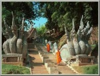 Wat Phrathat Doi Phu Khao - Attractions